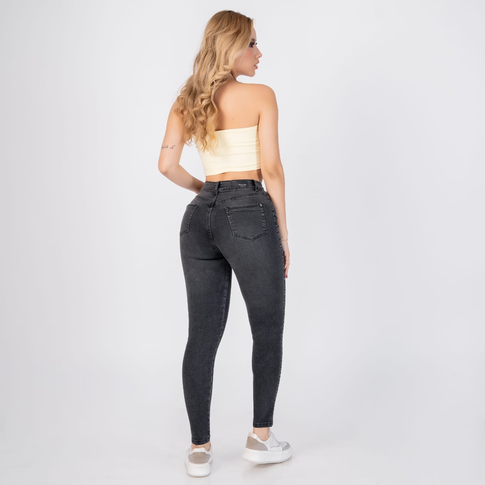 JEAN CLASICO STRECH TIRO ALTO SKINNI NEGRO HUMO REF 2603