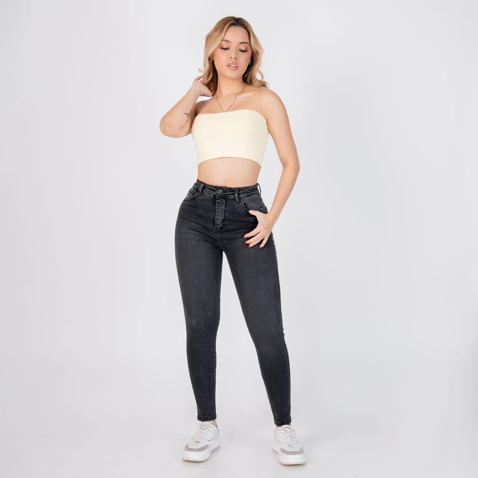 JEAN CLASICO STRECH TIRO ALTO SKINNI NEGRO HUMO REF 2603